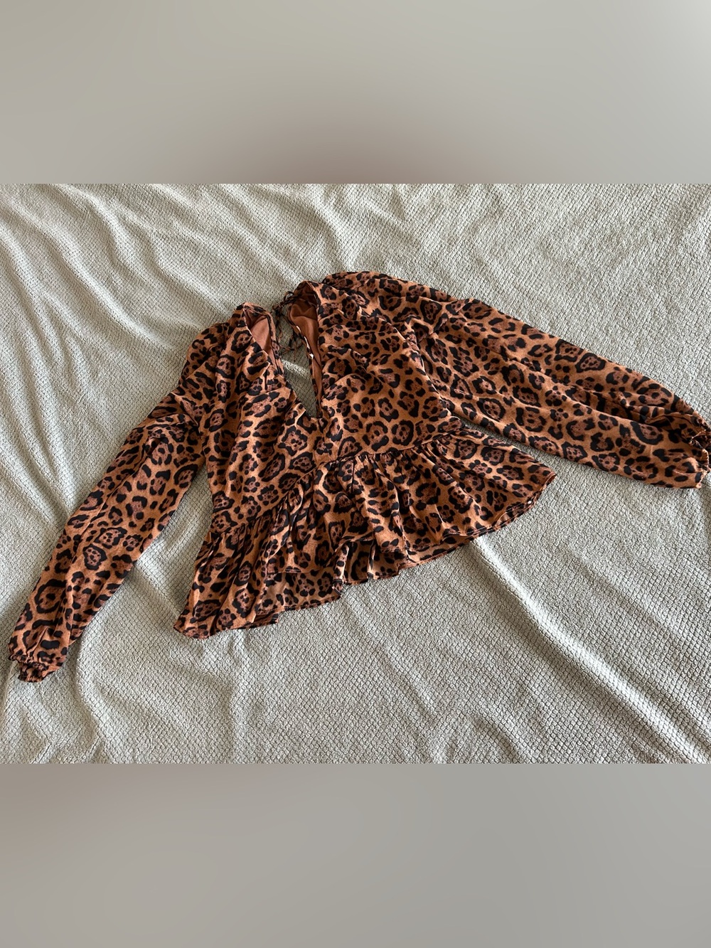 Women’s Cropped Leopard Top